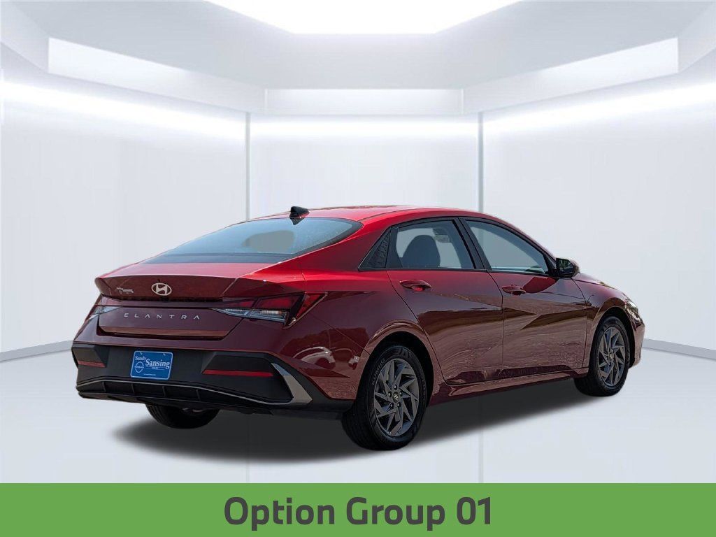 Used 2024 Hyundai Elantra SEL FWD image 7