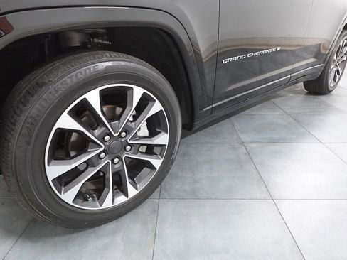 Used 2022 Jeep Grand Cherokee Overland w/ Adv Protech Group III image 32