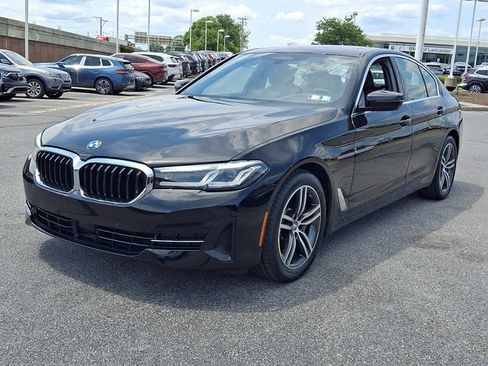 Certified 2023 BMW 530i xDrive w/ Premium Package AWD/4WD image 3