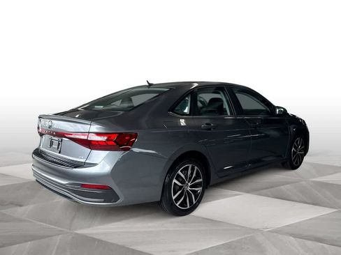 Used 2025 Volkswagen Jetta SE FWD image 8