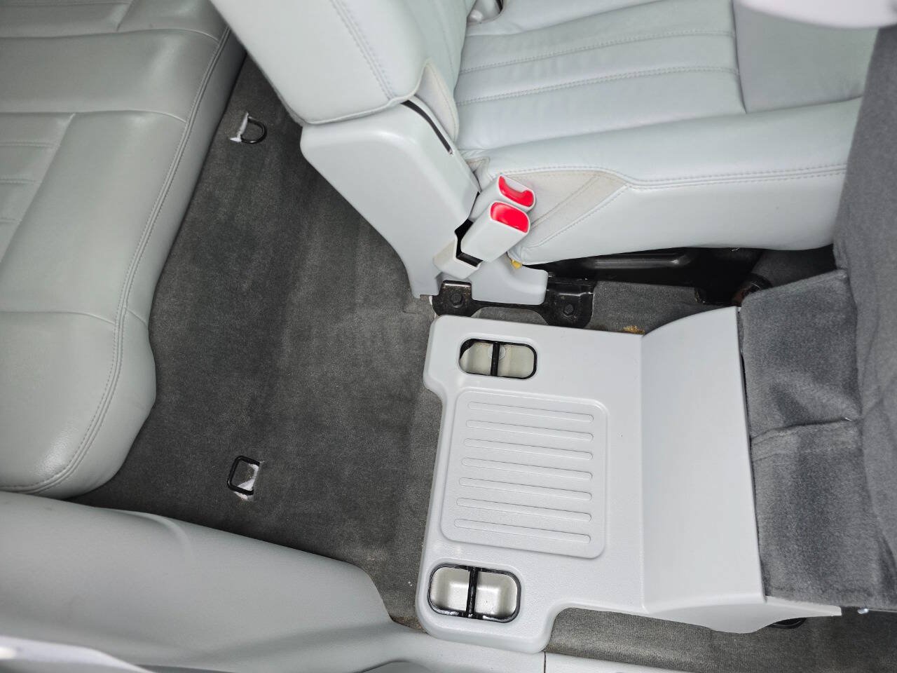 Used 2005 Lincoln Aviator AWD image 36