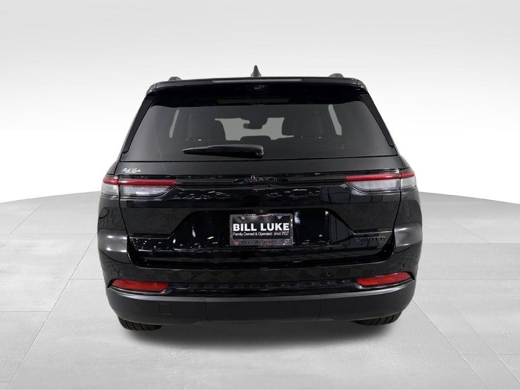 Used 2025 Jeep Grand Cherokee Limited w/ Luxury Tech Group II RWD image 9
