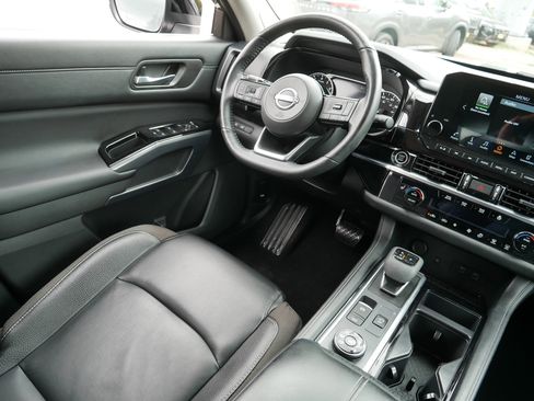 Certified 2023 Nissan Pathfinder SL w/ SL Premium Package AWD/4WD image 9