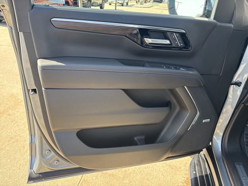 New 2026 Chevrolet Suburban Premier AWD/4WD image 10