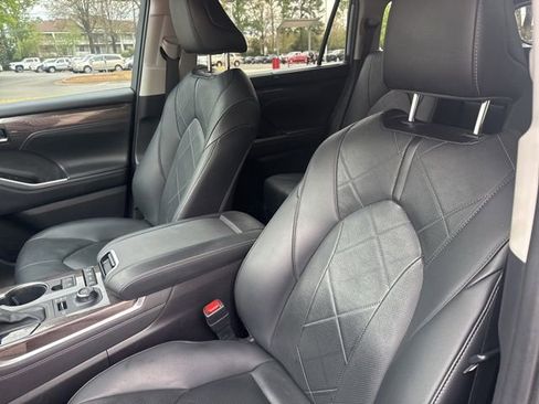 Used 2021 Toyota Highlander Platinum AWD/4WD image 26