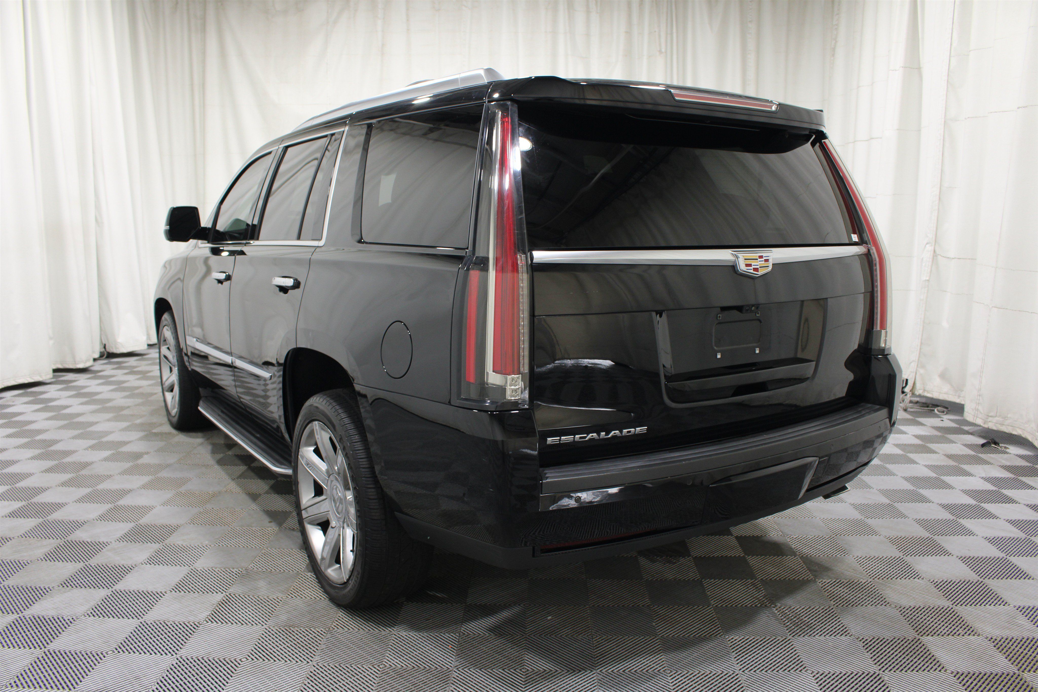 Used 2018 Cadillac Escalade Luxury AWD/4WD image 33