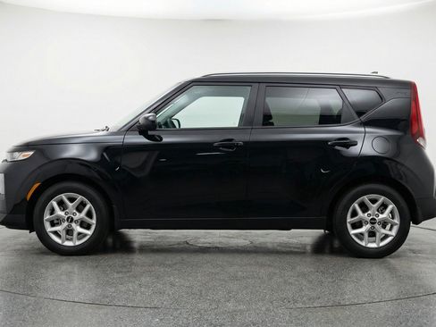 Used 2025 Kia Soul LX w/ LX Technology Package FWD image 5