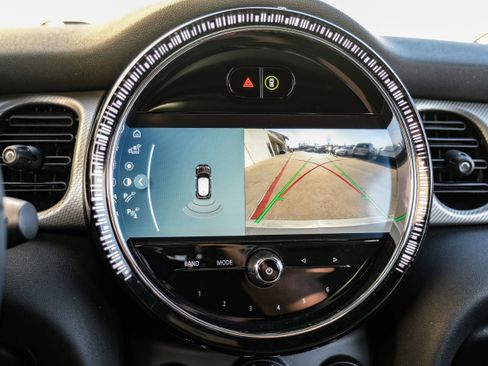 Used 2022 MINI Cooper 4-Door Hardtop w/ Signature Upholstery Package image 21