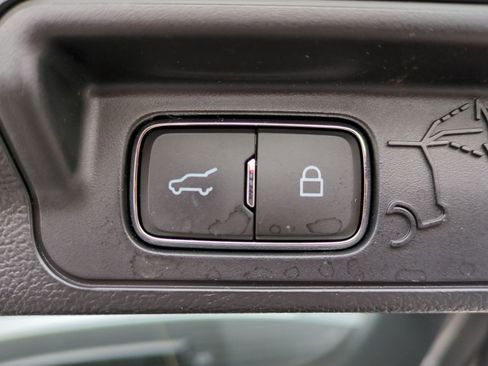 Certified 2023 Ford Explorer XLT image 23