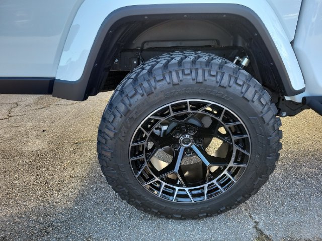 Used 2025 Jeep Gladiator Sport AWD/4WD image 9