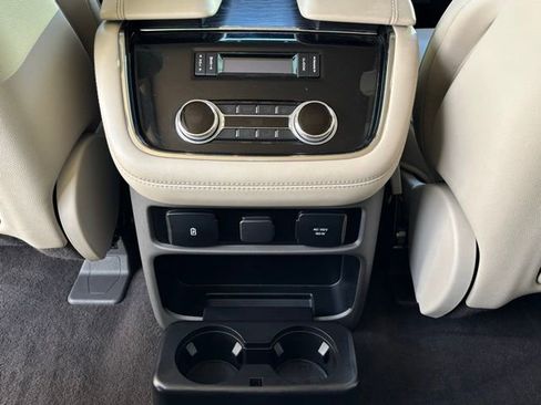 Used 2019 Lincoln Navigator Reserve image 18