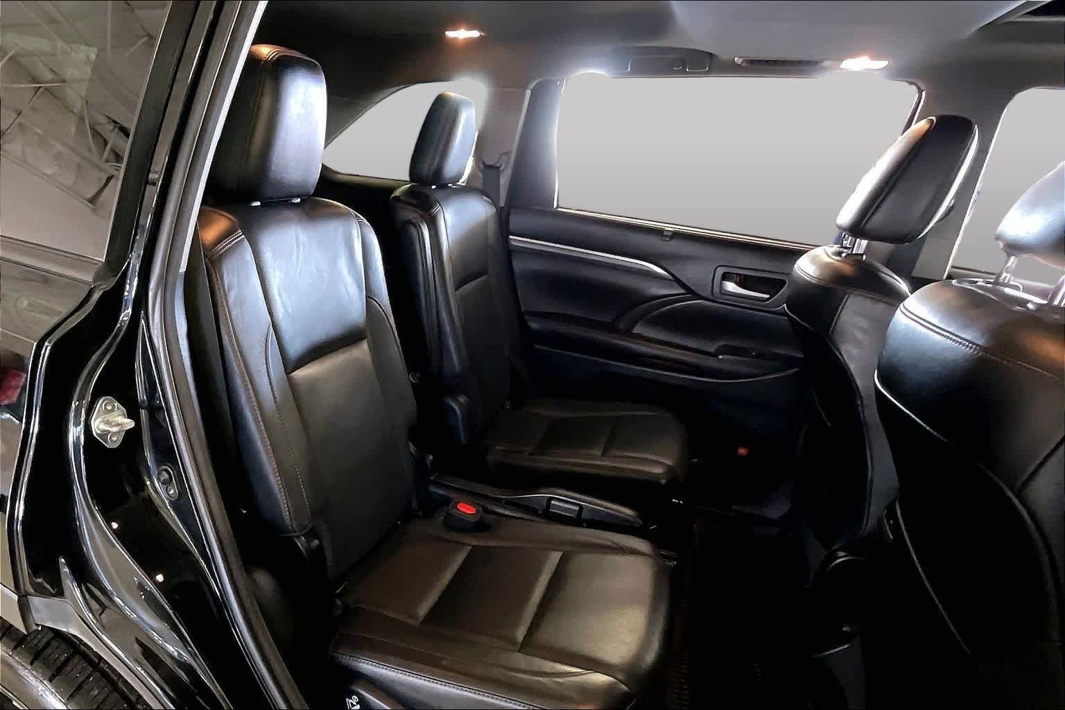 Used 2017 Toyota Highlander Limited AWD/4WD image 18