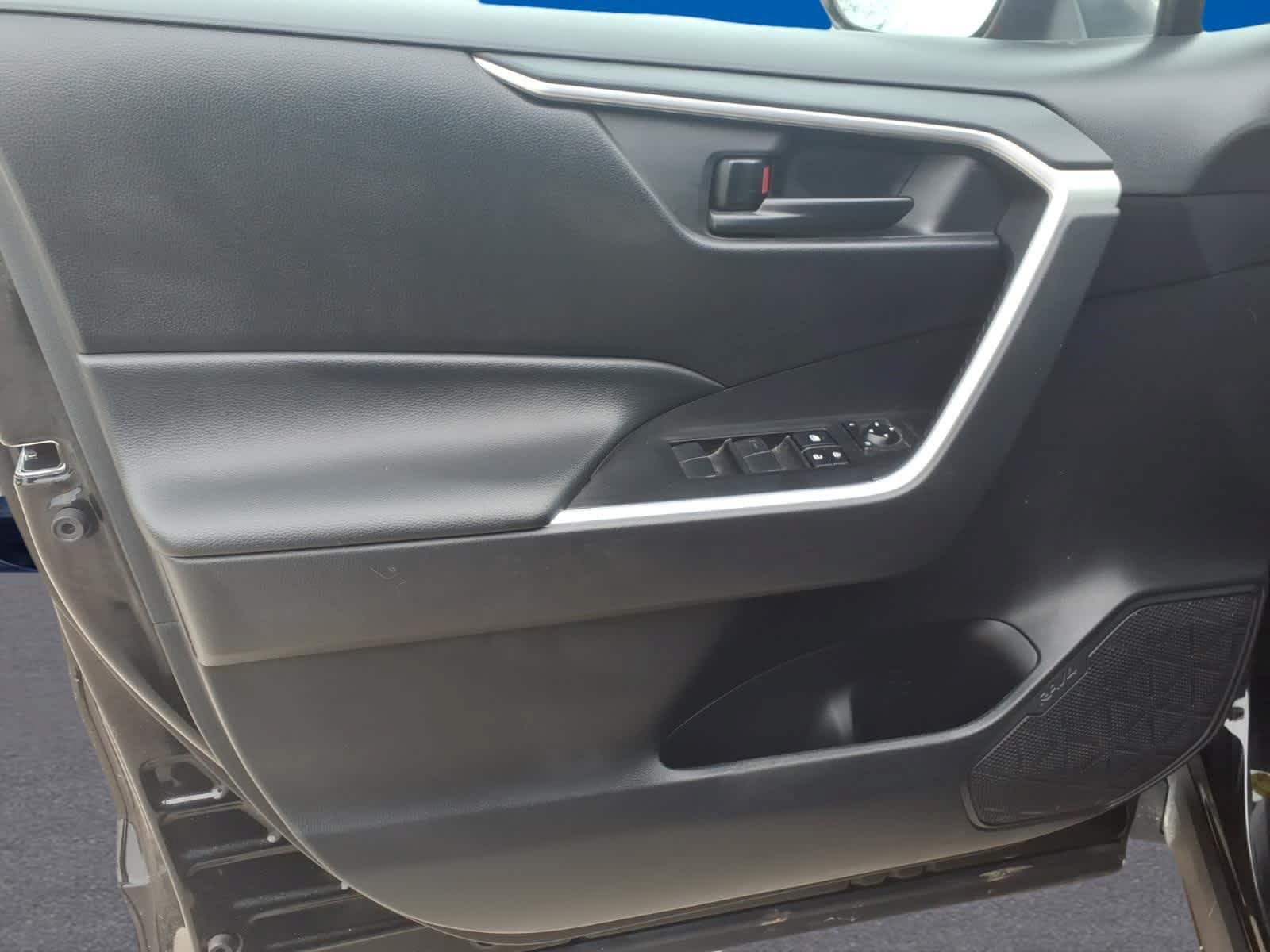 Used 2023 Toyota RAV4 LE AWD/4WD image 16