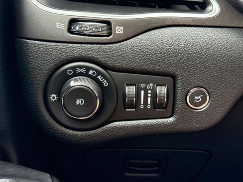 Used 2022 Jeep Cherokee Trailhawk w/ Comfort/Convenience Group image 12