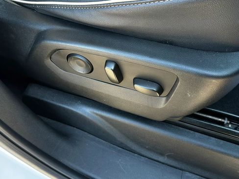 Used 2023 Chevrolet Suburban Premier image 18