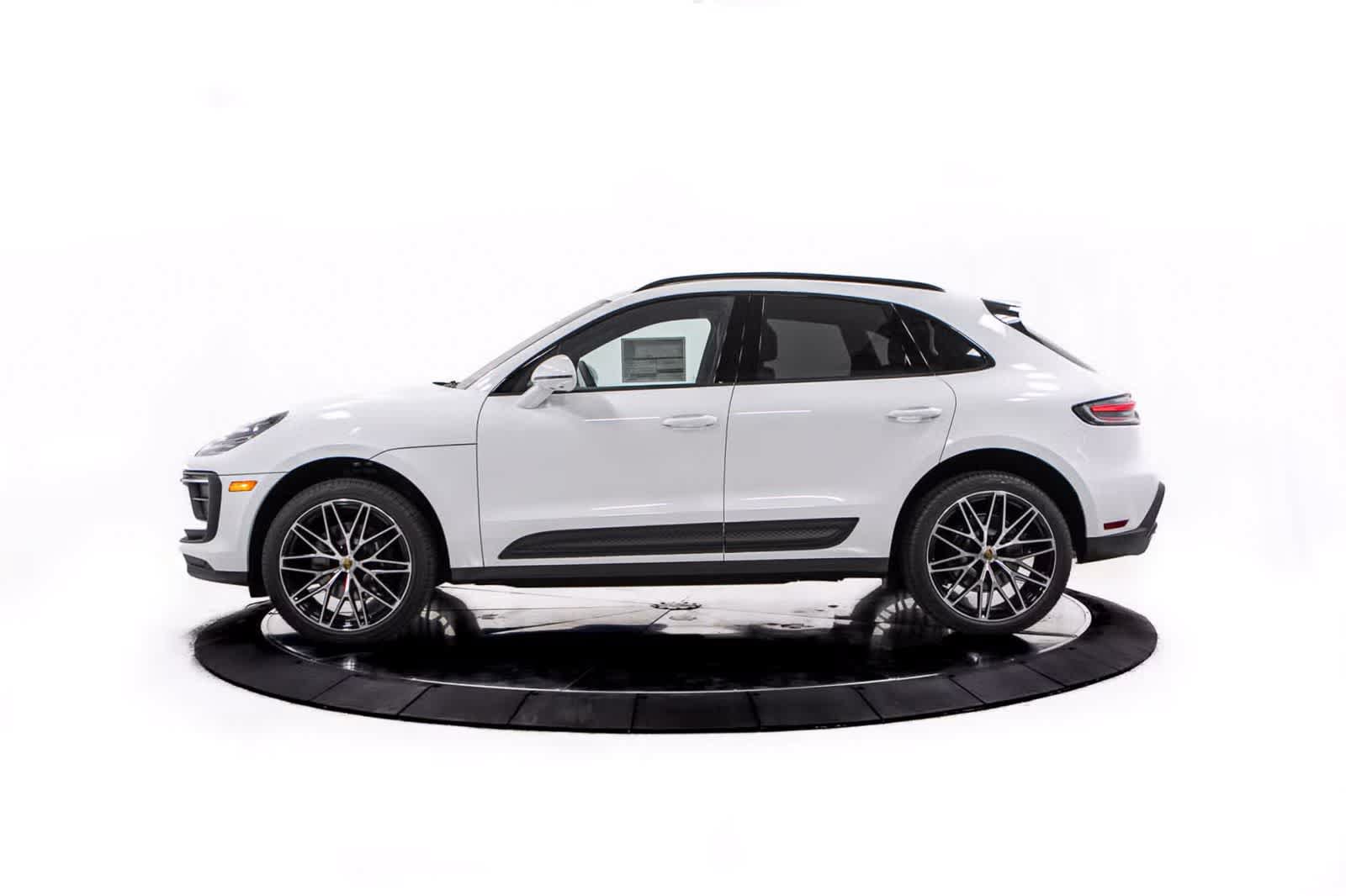 Certified 2026 Porsche Macan AWD/4WD image 2