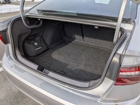 Used 2020 Volkswagen Jetta SE w/ SE Cold Weather Package image 23