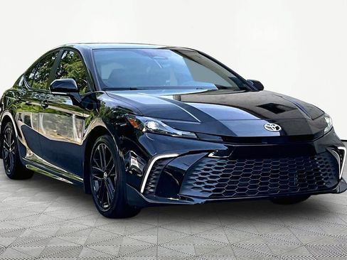 Certified 2025 Toyota Camry SE w/ Convenience Package FWD image 3