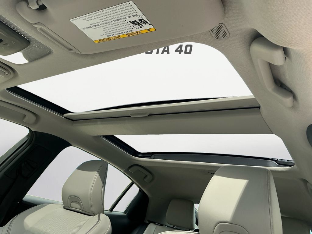 Used 2025 Toyota Prius XLE FWD image 19