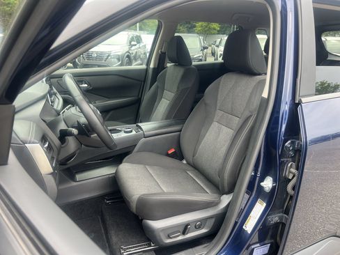 Used 2025 Nissan Rogue SV AWD/4WD image 13