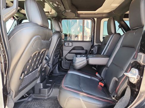 Used 2022 Jeep Wrangler Unlimited Rubicon w/ LED Lighting Group AWD/4WD image 12