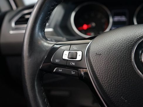 Used 2018 Volkswagen Tiguan SE image 29