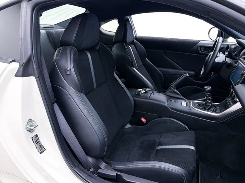 Used 2024 Toyota GR86 Premium RWD image 32