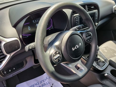 Certified 2025 Kia Soul LX FWD image 17