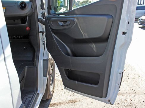 Used 2025 Mercedes-Benz Sprinter 2500 image 19