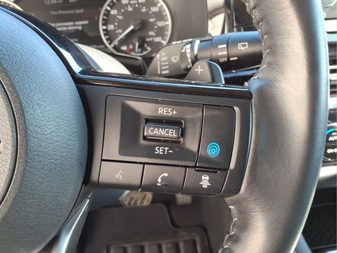 Used 2023 Nissan Pathfinder SV image 18