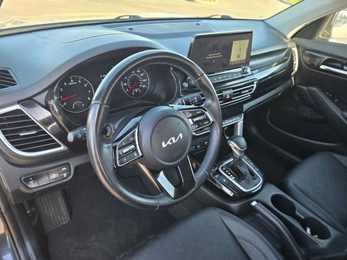 Used 2022 Kia Seltos EX image 12