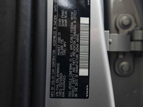 Used 2024 Volvo XC60 B5 Plus AWD/4WD image 44