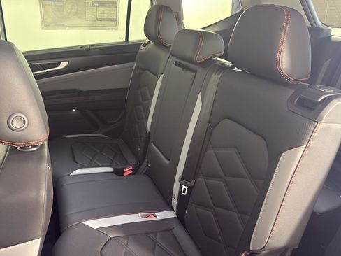 New 2026 Volkswagen Atlas Peak Edition AWD/4WD image 8