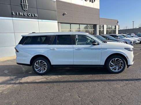 New 2026 Lincoln Navigator L Premier AWD/4WD image 8