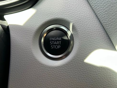 Used 2025 Toyota Corolla SE image 27