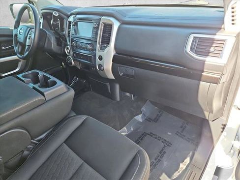 Used 2019 Nissan Titan SV image 19