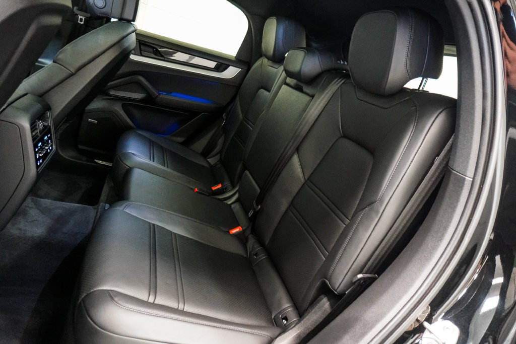 Used 2024 Porsche Cayenne Coupe AWD/4WD image 9