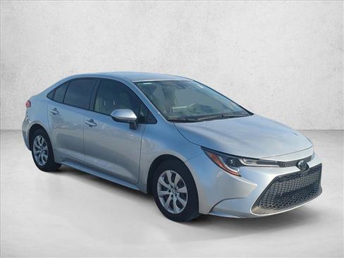 Used 2020 Toyota Corolla LE image 3