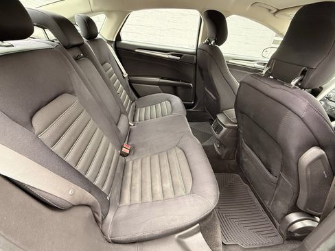 Used 2014 Ford Fusion SE image 16
