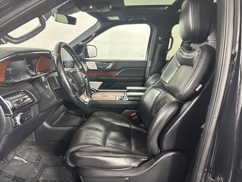 Used 2021 Lincoln Navigator L Reserve AWD/4WD image 4