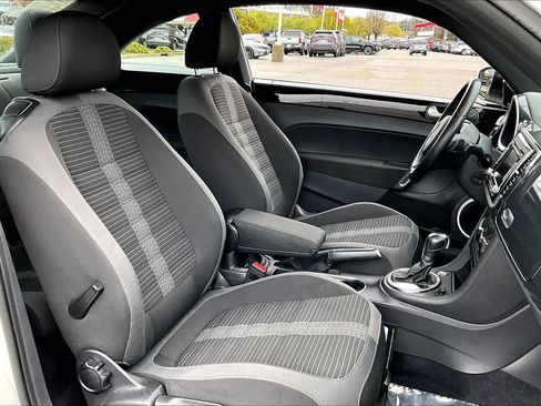 Used 2014 Volkswagen Beetle R-Line image 9