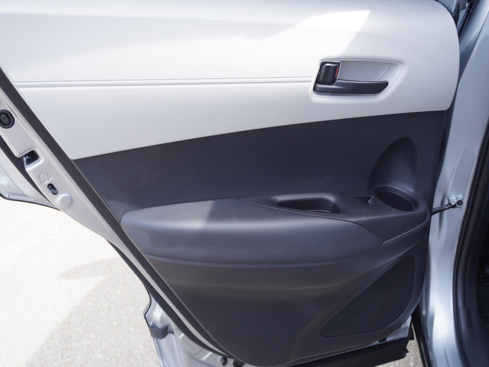 Used 2025 Toyota Corolla Cross L FWD image 11