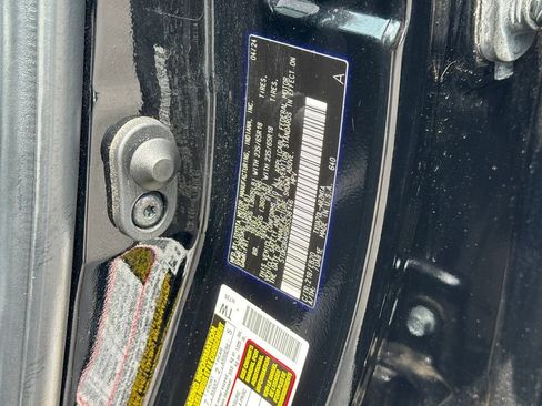 Used 2024 Toyota Highlander XLE FWD image 45