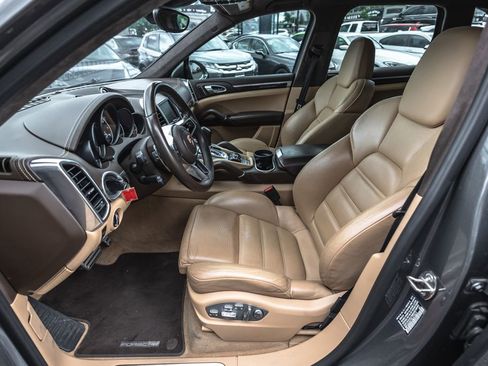 Used 2016 Porsche Cayenne GTS AWD/4WD image 19