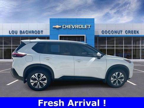 Used 2023 Nissan Rogue SV image 9