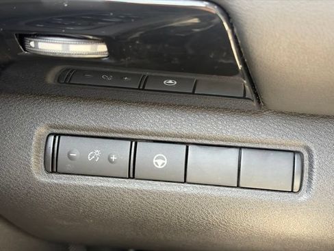 Used 2024 Nissan Pathfinder SV w/ Black Appearance Package FWD image 33