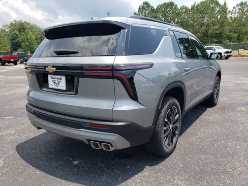 New 2026 Chevrolet Traverse LT w/ Sun and Wheel Package FWD image 3