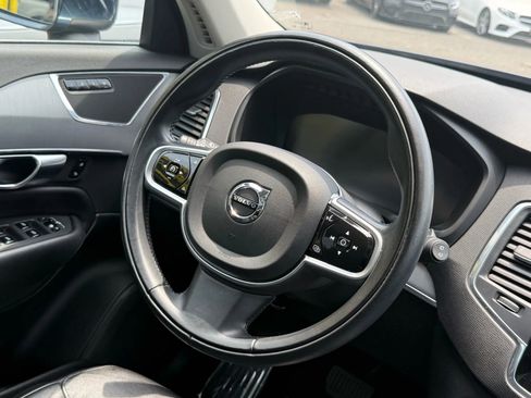 Used 2022 Volvo XC90 T5 Momentum w/ Climate Package image 11
