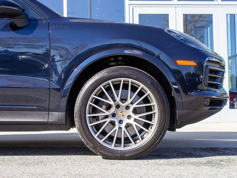 Used 2022 Porsche Cayenne Platinum Edition image 5