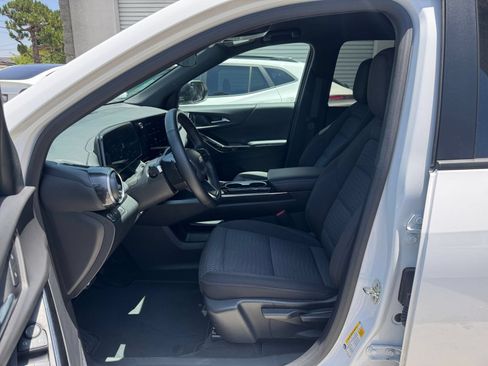 Used 2025 Chevrolet Equinox LT FWD image 26